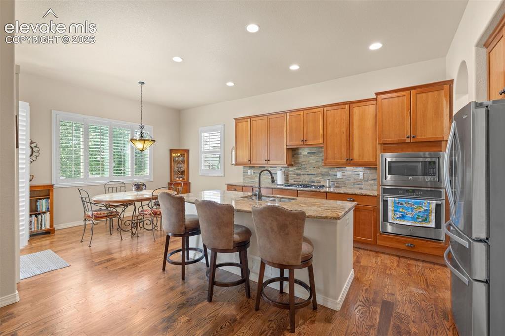 Image 10 of 46: Kitchen