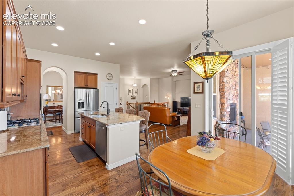 Image 11 of 46: Breakfast Area