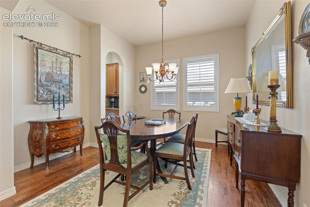 Image 16 of 46: Dining Room