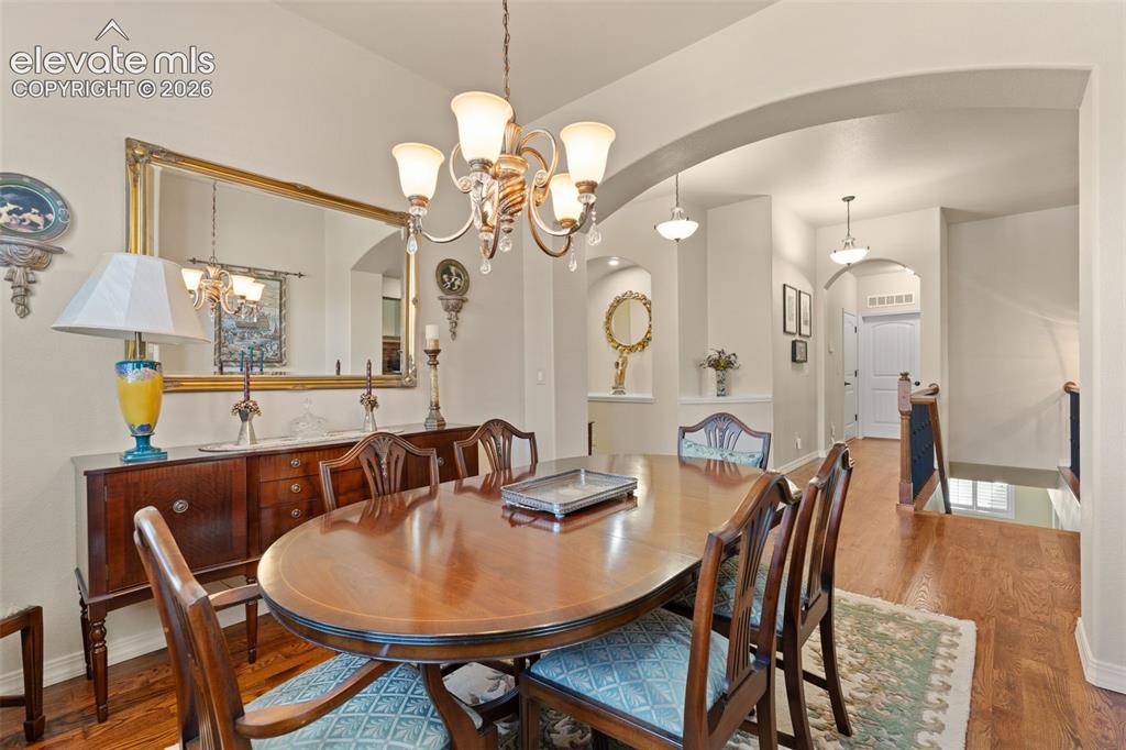 Image 18 of 46: Dining Room