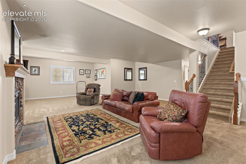 Image 31 of 46: Family Room