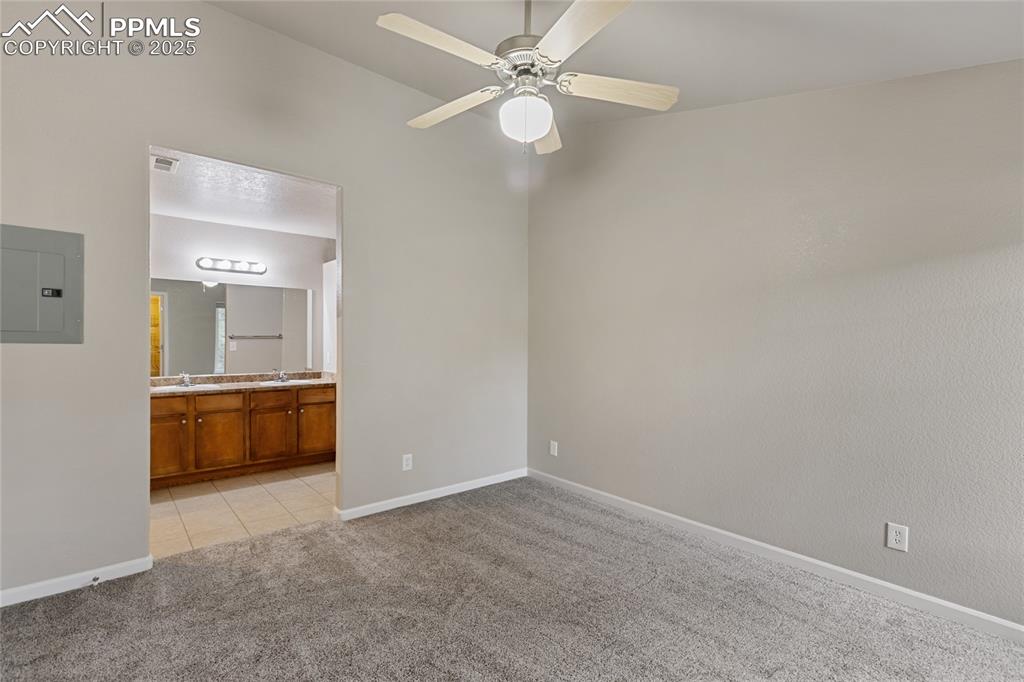 Image 26 of 29: Bedroom