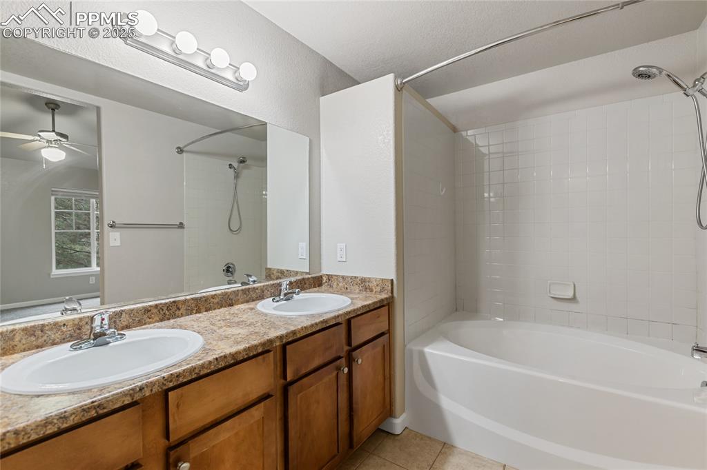 Image 27 of 29: Bathroom