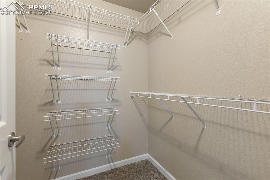 Image 28 of 29: Closet