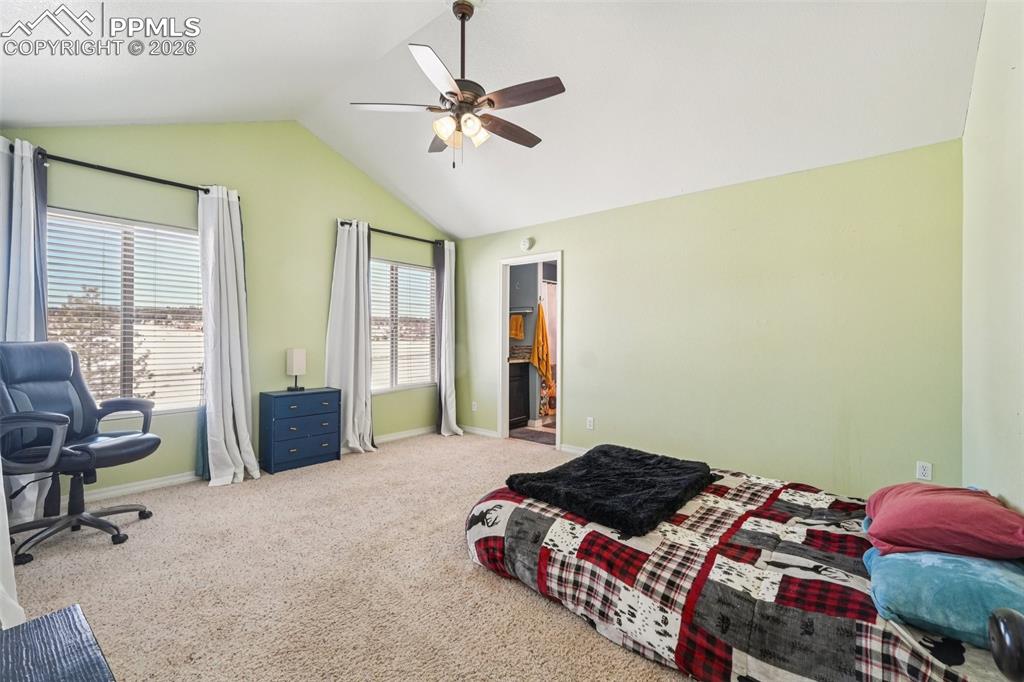 Image 19 of 50: Kitchen