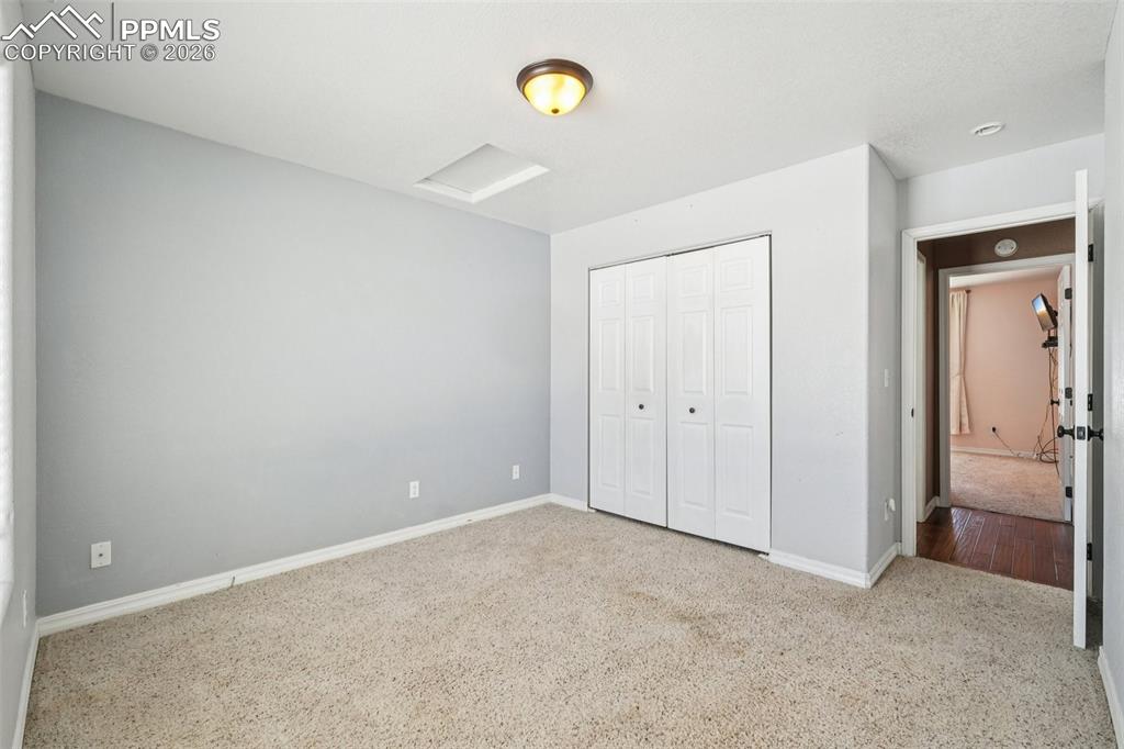 Image 27 of 50: Bedroom