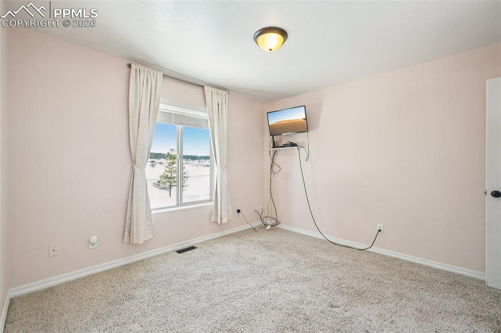 Image 28 of 50: Bedroom