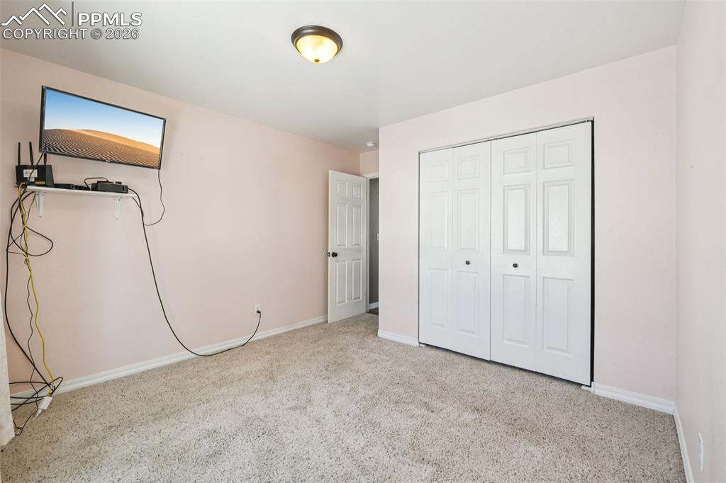 Image 30 of 50: Bedroom