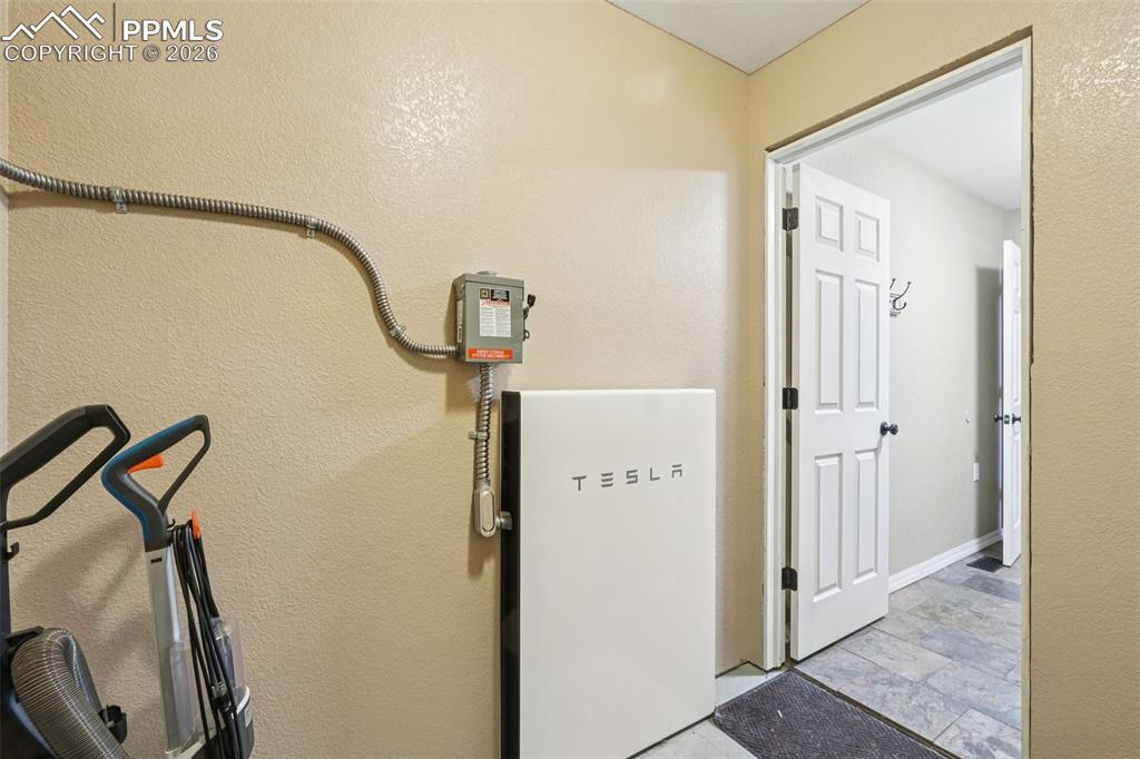 Image 33 of 50: Laundry