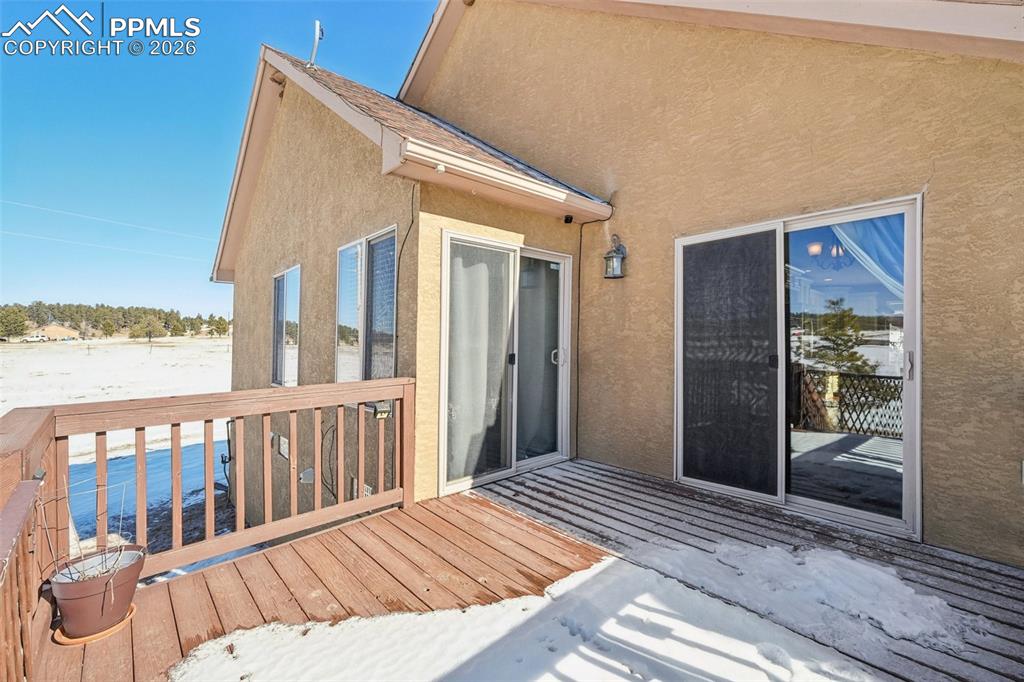 Image 36 of 50: Garage