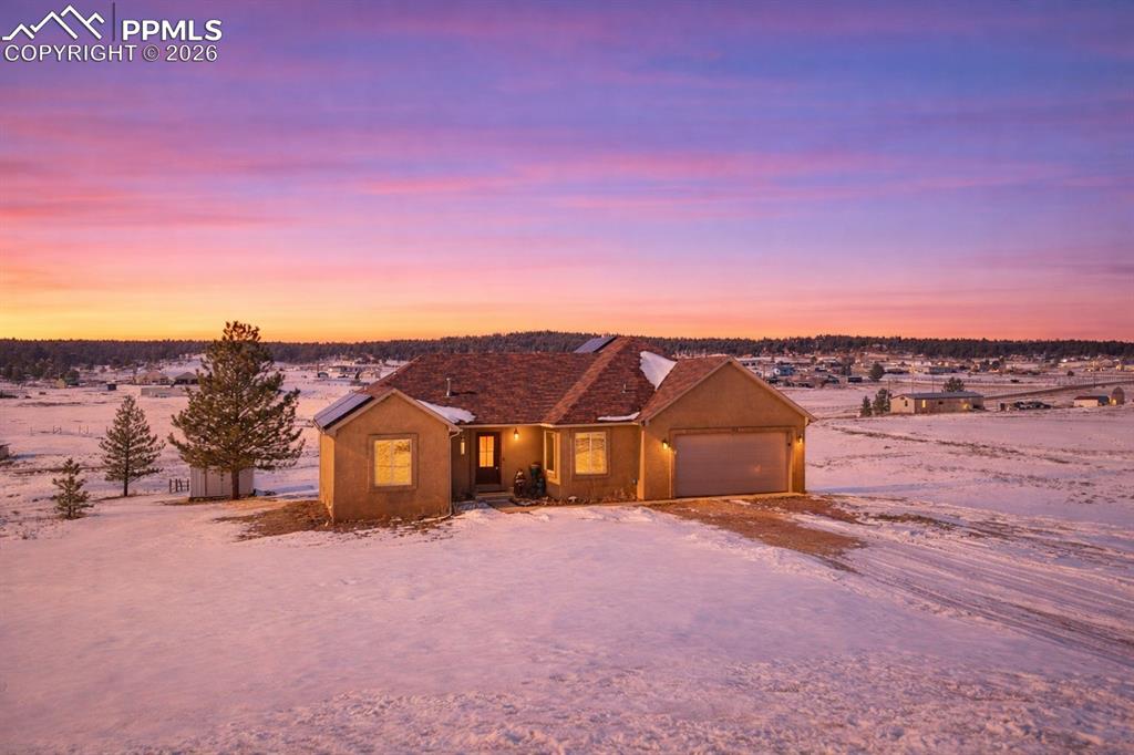 Image 37 of 50: Deck