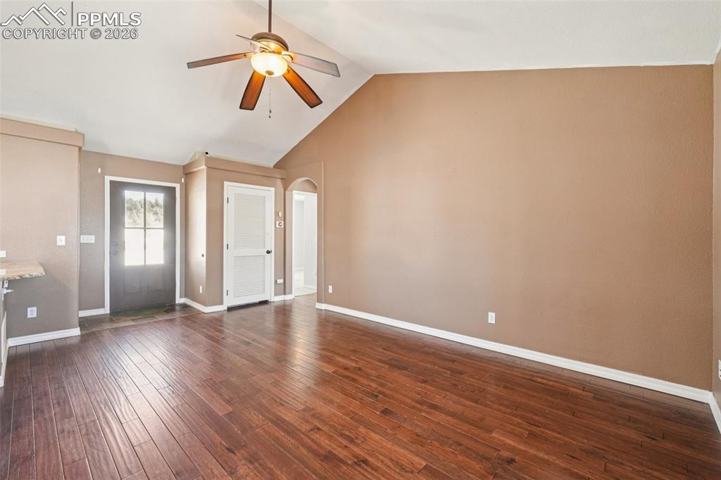 Image 9 of 50: Great Room