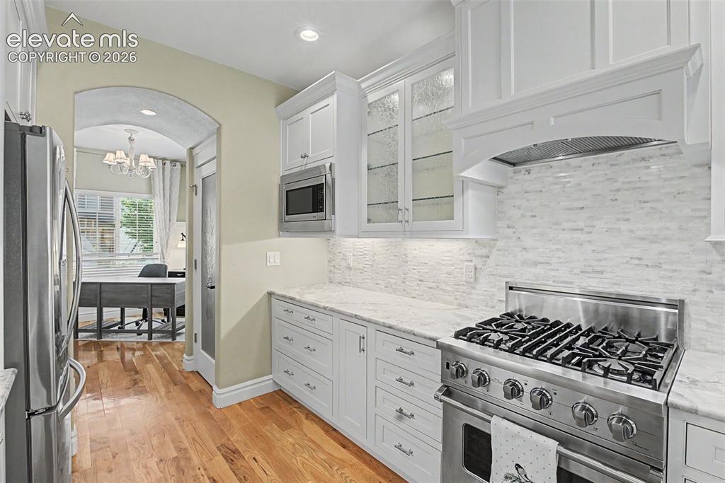 Image 10 of 38: Kitchen