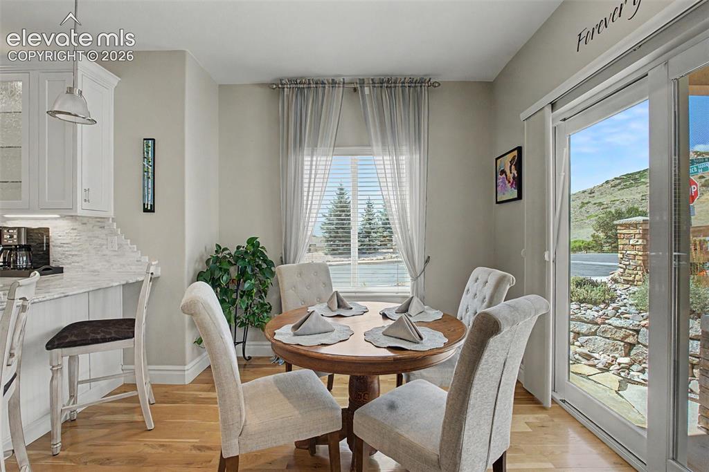 Image 13 of 38: Dining Area