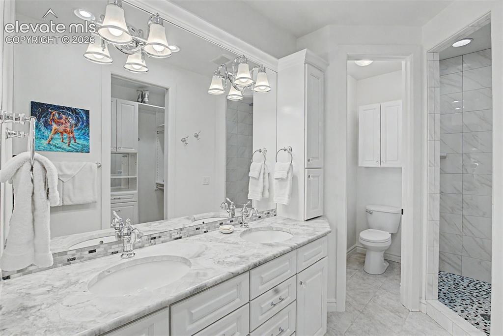 Image 18 of 38: Bathroom