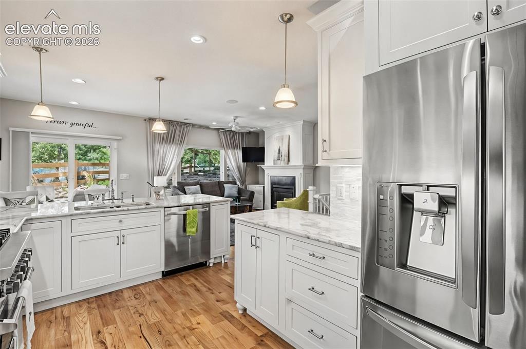 Image 9 of 38: Kitchen