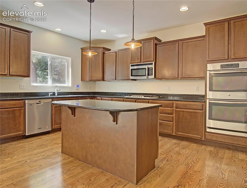 Image 12 of 44: Kitchen
