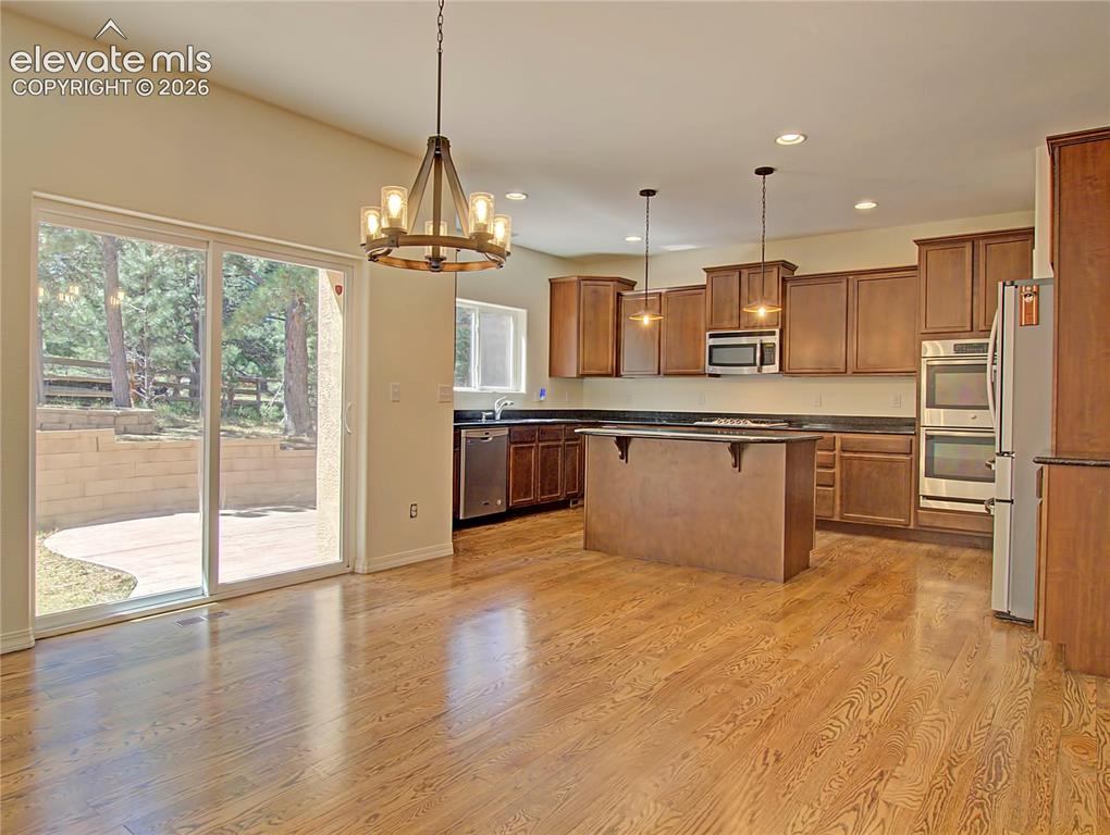 Image 15 of 44: Kitchen
