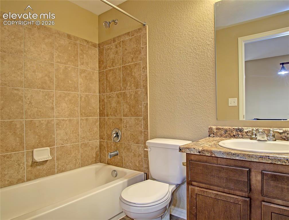 Image 36 of 44: Bathroom