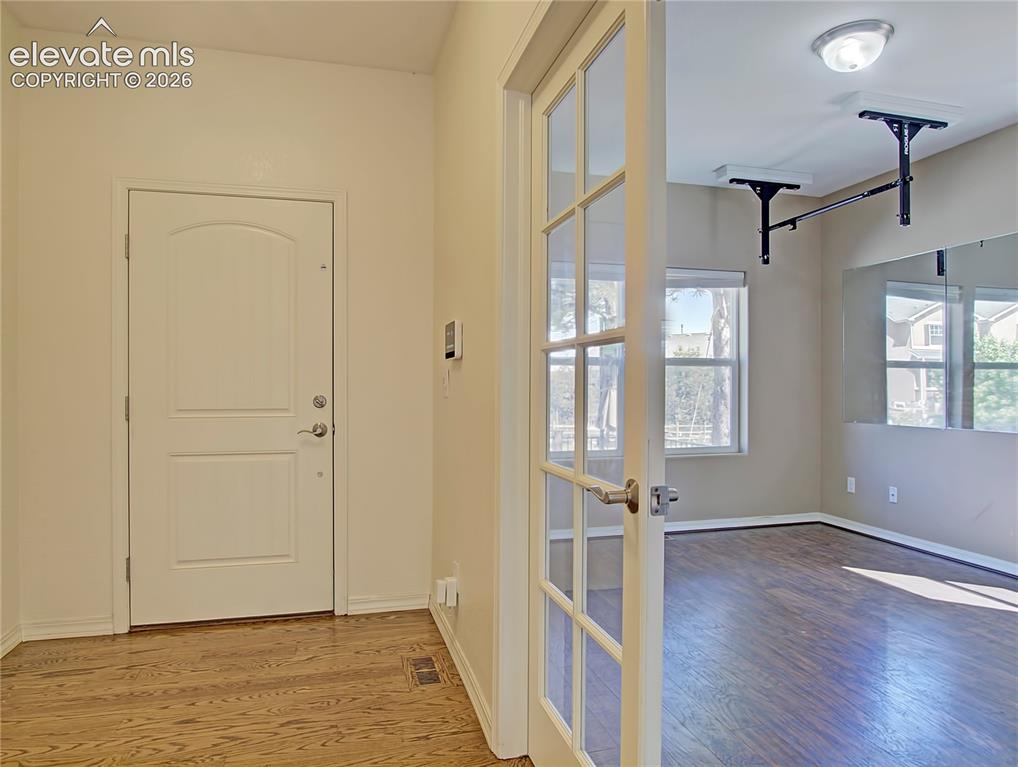 Image 4 of 44: Den