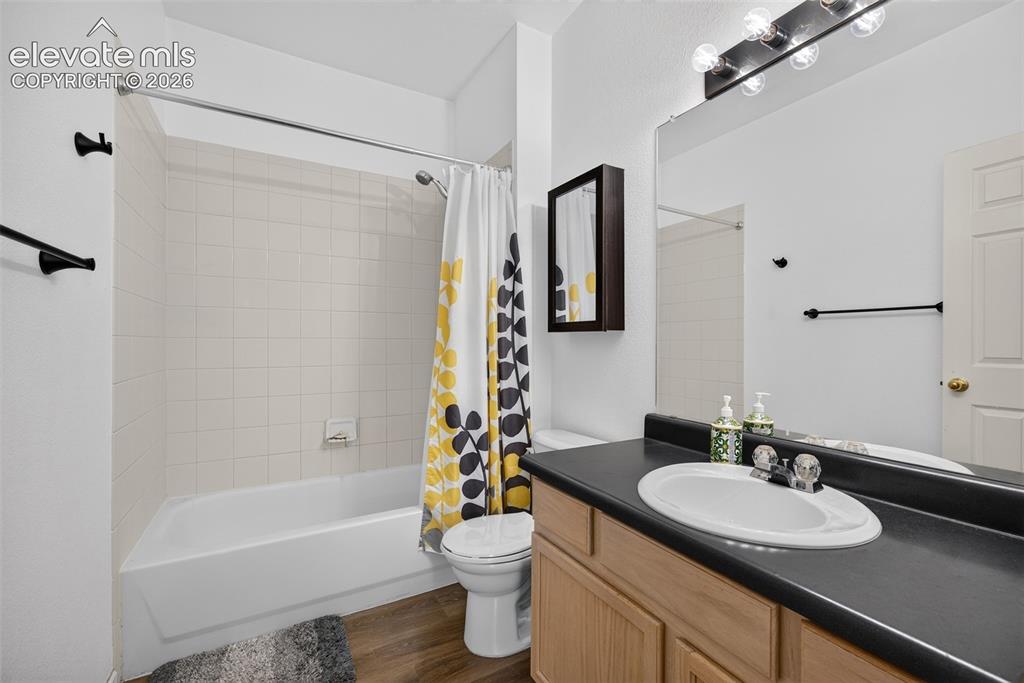 Image 15 of 37: Bathroom