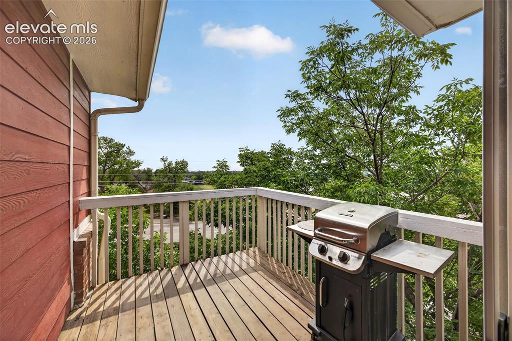 Image 6 of 37: Deck