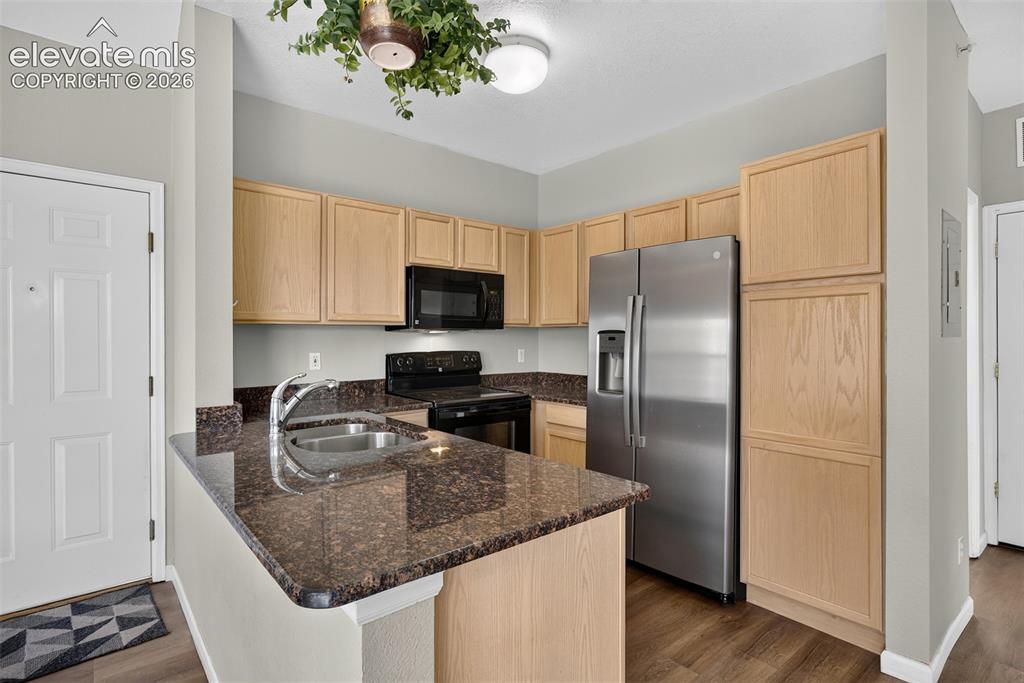 Image 8 of 37: Kitchen