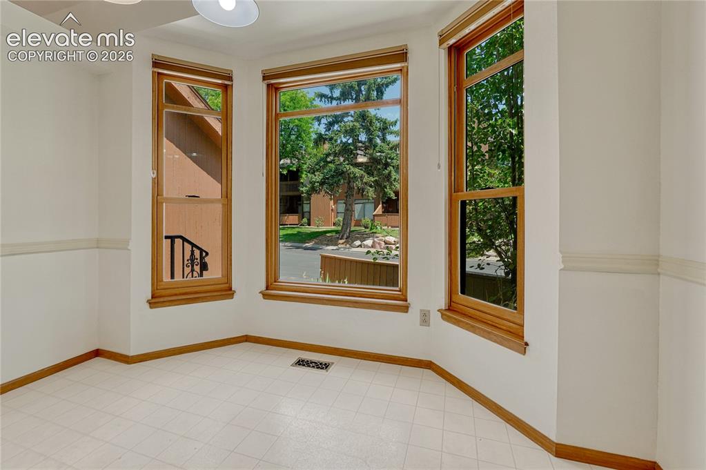Image 11 of 50: Kitchen Dining  Area