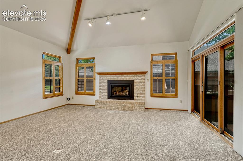 Image 14 of 50: Great Room