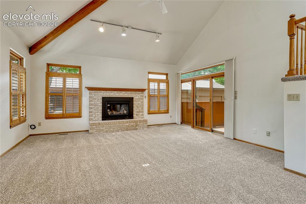 Image 16 of 50: Great Room