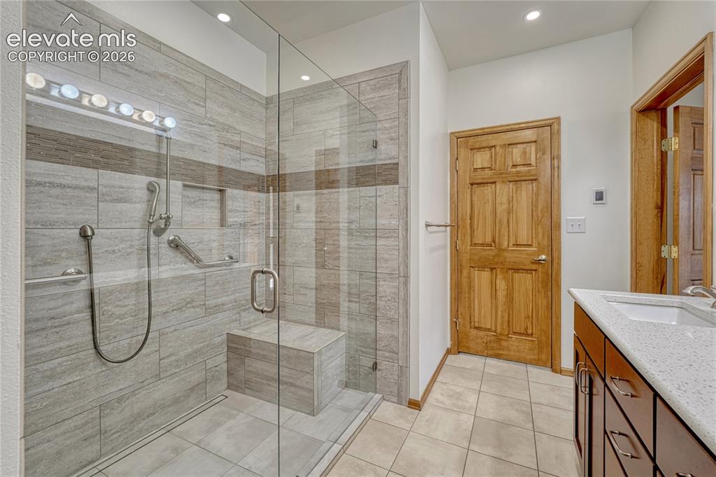 Image 25 of 50: Master Bathroom