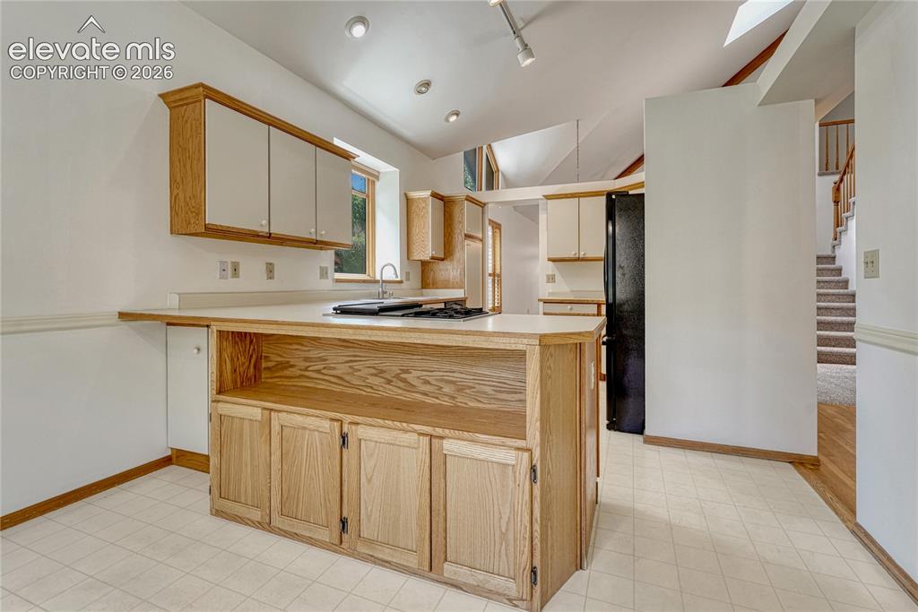 Image 8 of 50: Kitchen