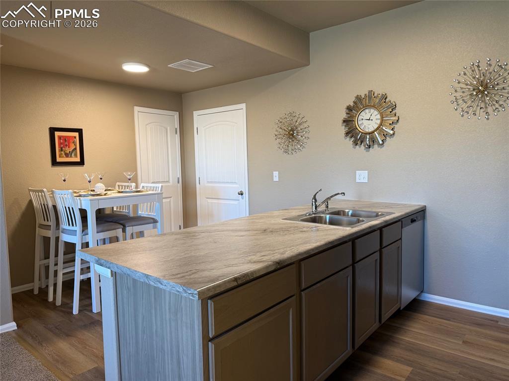 Image 19 of 39: Kitchen