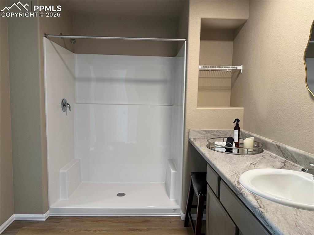 Image 27 of 39: Bathroom