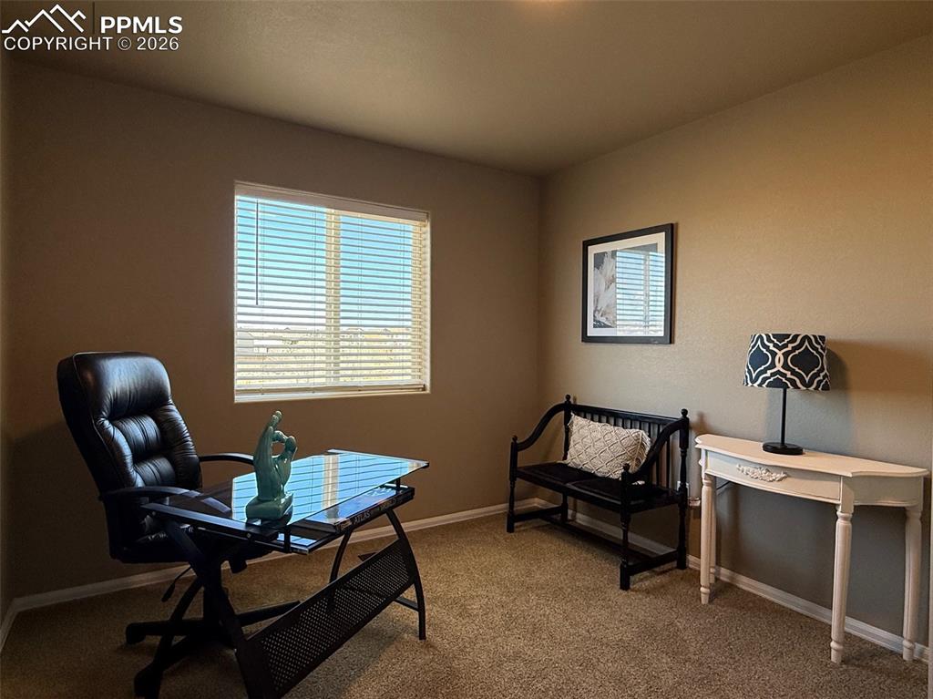 Image 33 of 39: Office