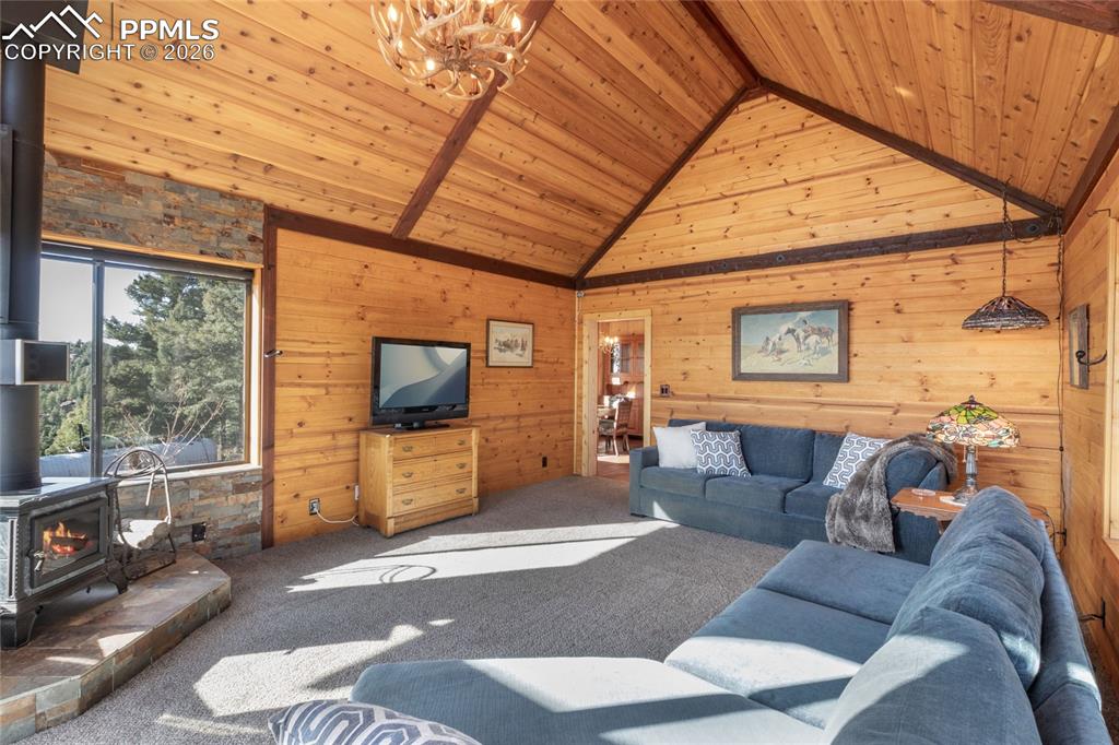 Image 18 of 39: Living Room