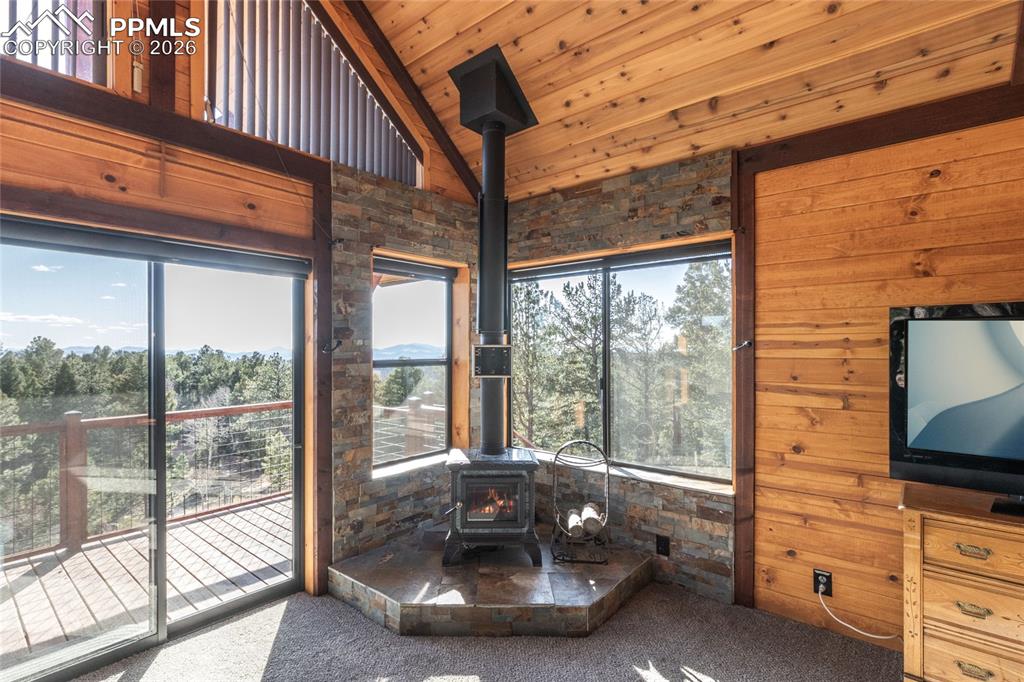 Image 19 of 39: Living Room