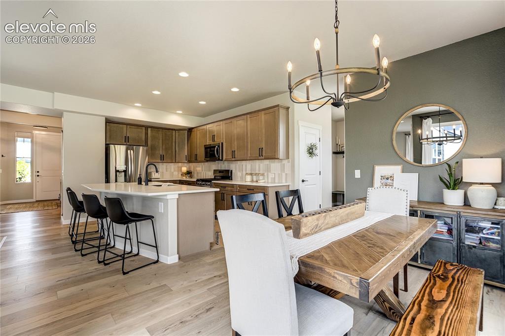 Image 19 of 50: Dining Area