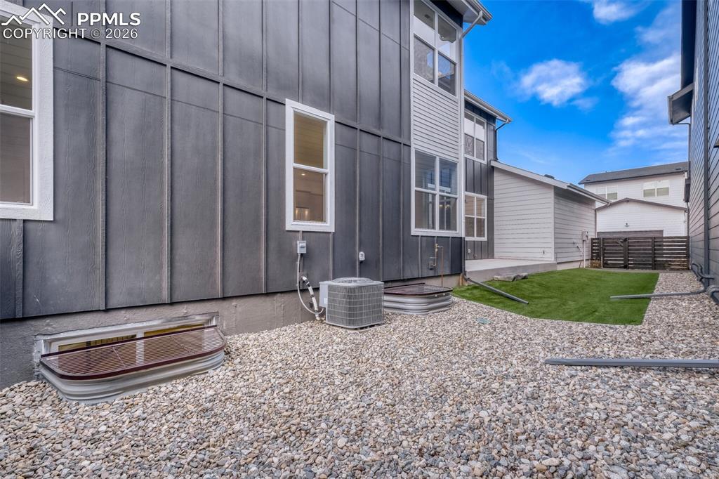 Image 11 of 18: Side of Structure