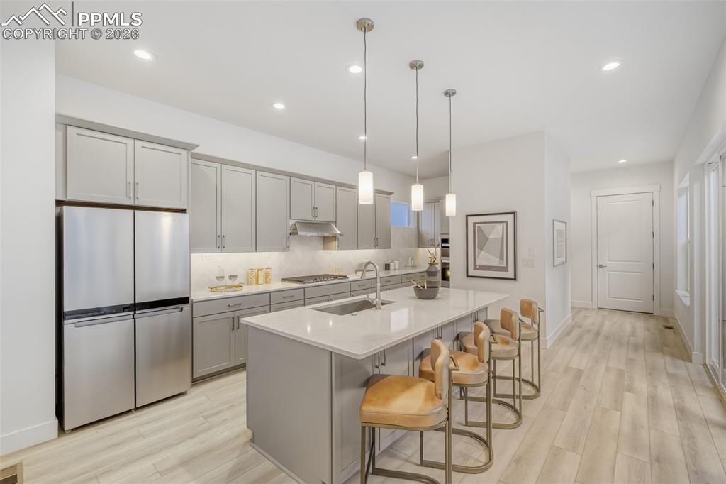 Image 3 of 18: Kitchen