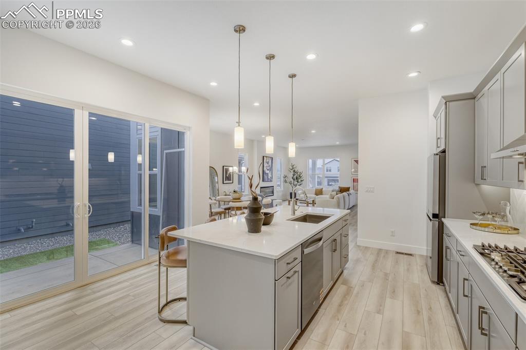 Image 4 of 18: Kitchen