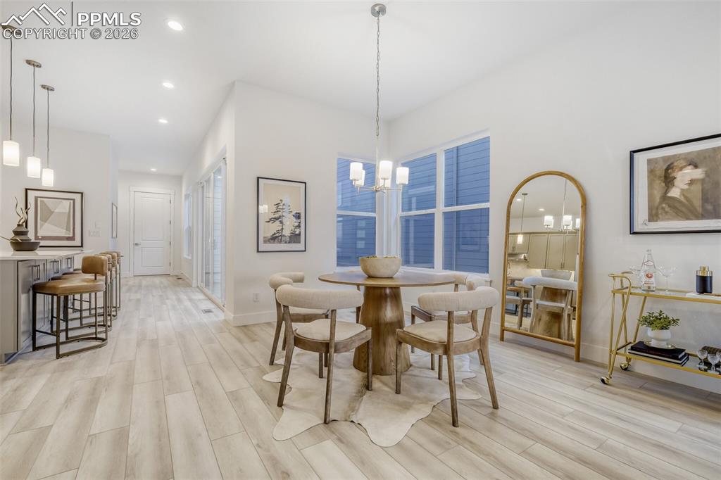 Image 5 of 18: Dining Area