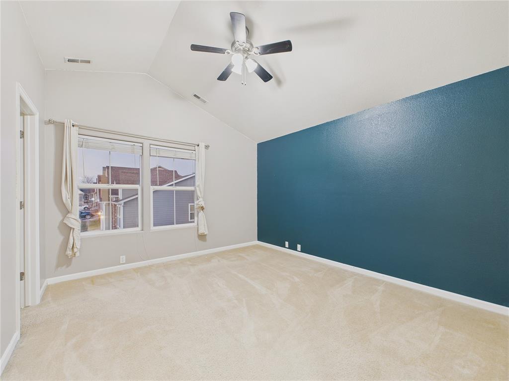 Image 16 of 25: Primary bedroom