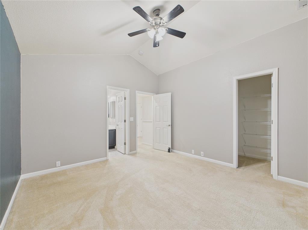 Image 17 of 25: Primary bedroom