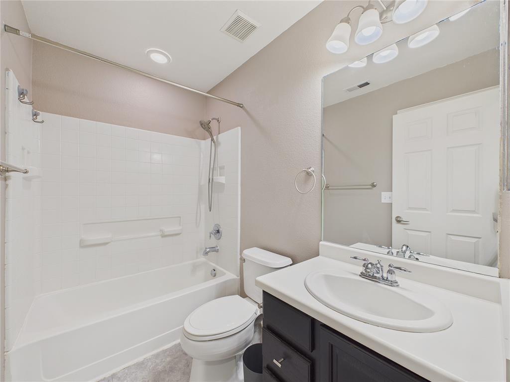 Image 18 of 25: Upstairs full bathroom - attached to primary and hall access for 2nd bedroo