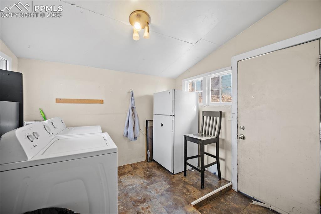 Image 16 of 30: Laundry