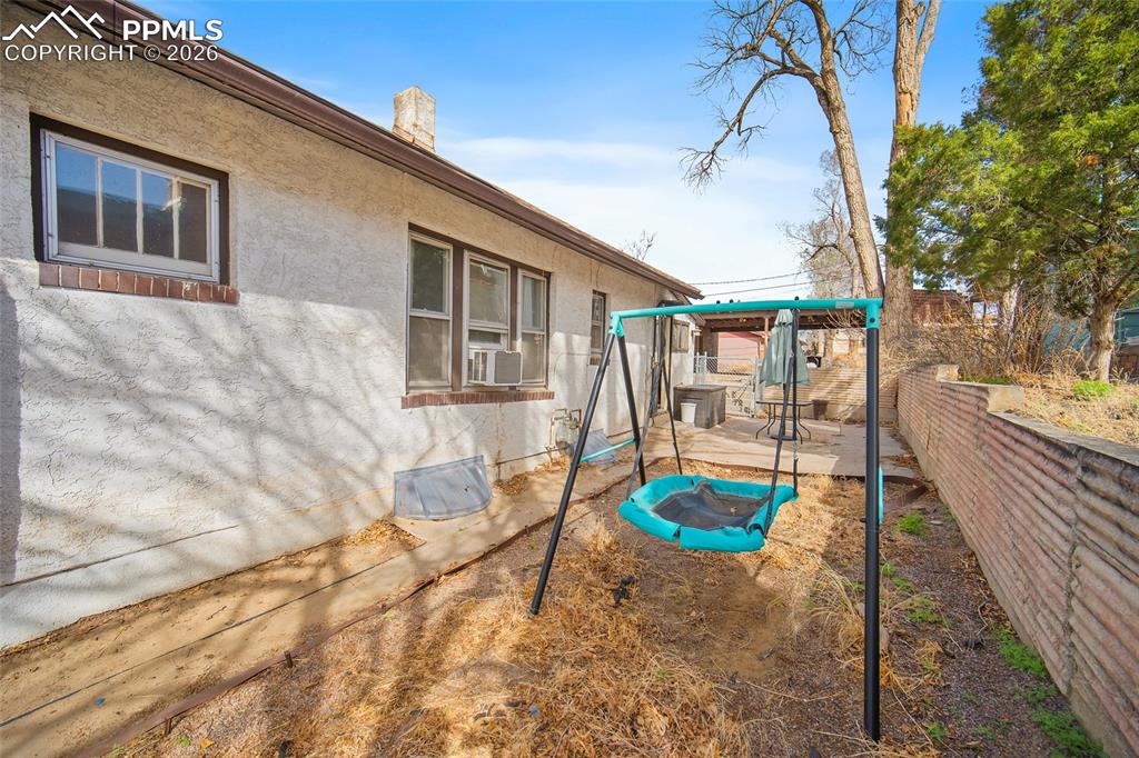 Image 18 of 30: Yard