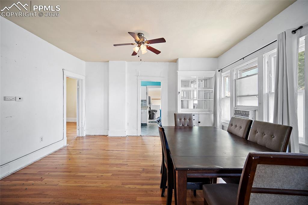 Image 5 of 30: Dining Area