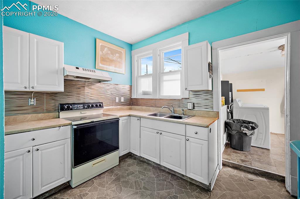 Image 7 of 30: Kitchen