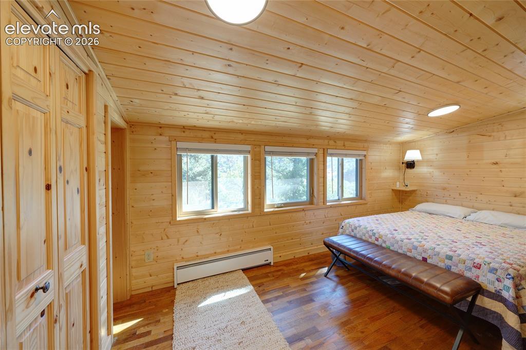 Image 10 of 29: Bedroom
